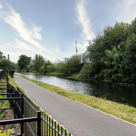 Canal-side Townhouse Free Parking Location Holiday home Leeds (West Yorkshire)
