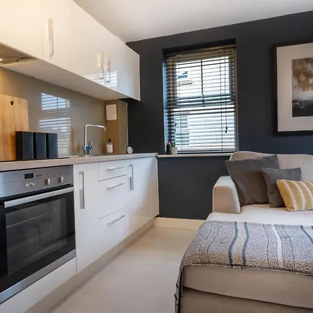 Canal-side Townhouse Free Parking Location Holiday home